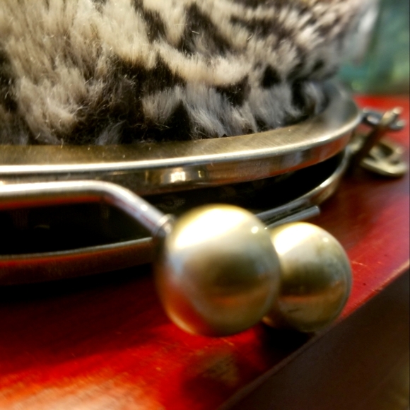 Leopard Furry purse - Picture 1 of 6
